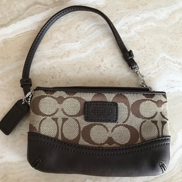 “ COACH” NEVER USED PURSE/WRISTLET - Picture 4 of 9